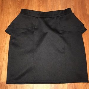 2b Bebe black skirt
